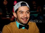 Dasi Kupu-kupu Reza Rahadian