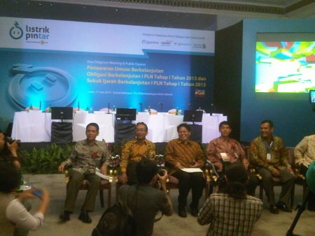 PLN Terbitkan Obligasi Rp 10 Triliun dan Sukuk Rp 2 Triliun