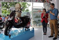     Vespa LXV 150i.e 3Valves diluncurkan di Pekan Raya Jakarta.