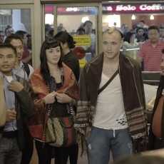 Kalungan Ulos Sambut Kedatangan Radja Nainggolan