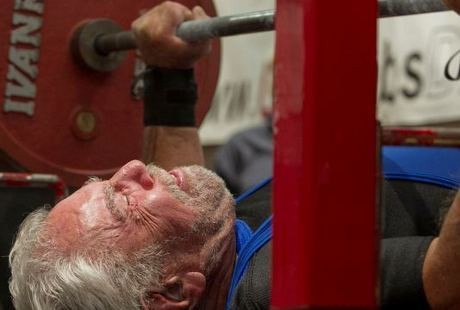 Masih Perkasa, Kakek Umur 91 Tahun Pecahkan Rekor Dunia Angkat Beban