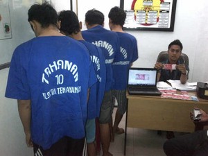 Masuk Panti Pijat Pakai Uang Palsu, 2 Pemuda Digelandang Polisi