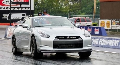 Nissan GT-R Ini Pecahkan Rekor Akselerasi