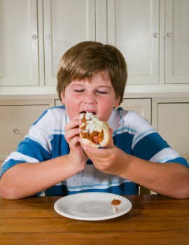 Si Kecil Kegemukan? Terapkan Pola Makan Sehat Ini