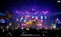 Kupu-kupu berterbangan saat GD menyanyikan lagu 'Butterfly'. (YG Entertainment)