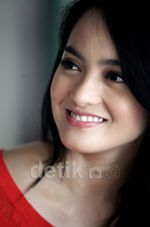 Senyum Manis Ririn Ekawati