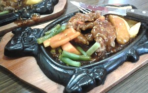 Steak Ranjang: Mandi Keringat Menyantap Tenderloin Telanjang Bebas
