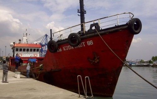 Tanker Pengangkut Solar Illegal Bayar Rp 13 juta ke Oknum Pelabuhan