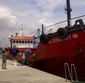 Tanker Pengangkut Solar Illegal Bayar Rp 13 juta ke Oknum Pelabuhan