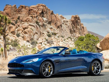 Melihat Kemewahan Aston Martin Vanquish Volante