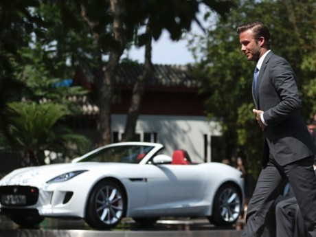 David Beckham Sumbangkan Mobil Mewah Jaguar F-Type