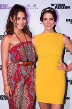 Vanessa Hudgens dan Ashley Greene di Bali