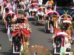 Puluhan Pasangan Nikah Massal di Pendopo Jember