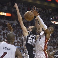 Kalahkan Spurs Lewat OT, Heat Paksakan Gim Ketujuh