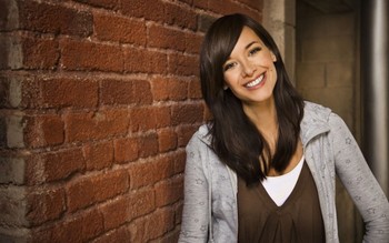     Jade Raymond disebut-sebut wanita tercantik yang berkarir di industri game. Posisinya pun mentereng. Dia memegang jabatan sebagai Managing Director Ubisoft, salah satu produsen video game terkemuka.