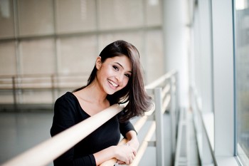     Payal Kaladika adalah wanita keturunan India. Pada usia yang ketiga puluh tahun, dia sudah menjadi salah satu pendiri dan CEO Classtivity, sebuah website online yang fokus pada tema fitness.