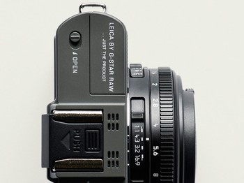     Raw Leica ini akan mulai dijual mulai Juli mendatang dengan banderol AUD1299 atau sekitar Rp 11 juta. Piranti ini bisa didapatkan di Leica Store dan Boutique. (kredit foto: Cnet)