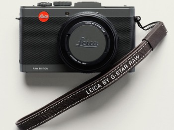     Sebelum menelurkan D-Lux 6 Edition by G-Star RAW, tercatat Leica  pernah menggandeng nama-nama besar seperti Hermes, Audi, hingga desainer Apple, Jonathan Ive untuk menciptakan kamera apik dalam jumlah terbatas. (kredit foto: Cnet)