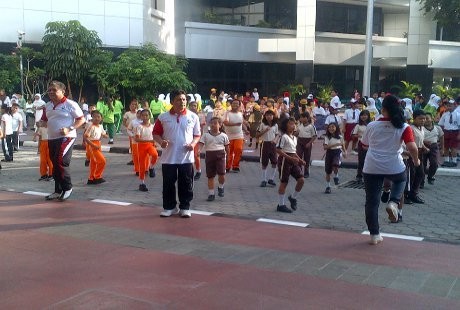 Wah! Cerianya Anak-anak SD Senam Bareng Wamenkes