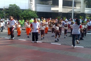 Wah! Cerianya Anak-anak SD Senam Bareng Wamenkes