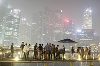 Akibat kabut asap ini, indeks pencemaran Singapura melonjak menjadi 321 pada pukul 10 malam kemarin waktu setempat. REUTERS/Tim Chong.
