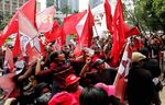Demo BBM, Kantor Jero Wacik Dilempar Tomat