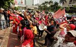 Demo BBM, Kantor Jero Wacik Dilempar Tomat