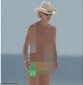 Para Selebriti Ini Topless di Tempat Umum (I)