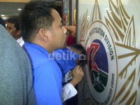 BJ dulu profesinya mantan vokalis. BJ positif narkoba dan dijadikan tersangka menggunakan sabu, ungkap Direktur Tindak Pidana Narkoba Brigjen Arman Depari.