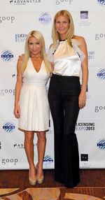 Blouse Berenda Gwyneth Paltrow