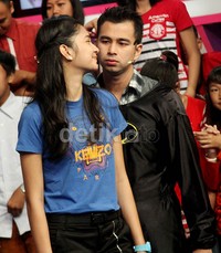 Mikha dan Raffi terlihat semakin lengket. Gus Mun/detikHOT.