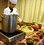 Menyantap Semur Jengkol Plus Nasi Uduk Komplit di Sailendra