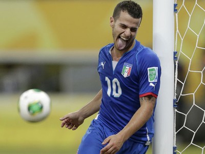 Seru, Italia Tundukan Jepang 4-3