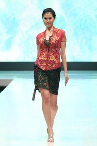 Jakarta, Indonesia - 17 Mei. Arie Goje Lestari. Denpasar Endek. Jakarta Fashion & Food Festival 2013 at Grand Ballroom Harris Hotel. Kelapa Gading. 17 Mei 2013. Jakarta. [Foto: Mohammad Abduh/Wolipop]