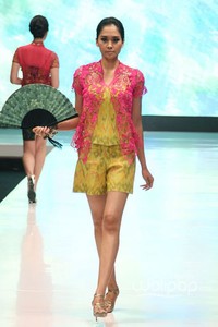 Jakarta, Indonesia - 17 Mei. Arie Goje Lestari. Denpasar Endek. Jakarta Fashion & Food Festival 2013 at Grand Ballroom Harris Hotel. Kelapa Gading. 17 Mei 2013. Jakarta. [Foto: Mohammad Abduh/Wolipop]