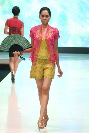 Jakarta, Indonesia - 17 Mei. Arie Goje Lestari. Denpasar Endek. Jakarta Fashion & Food Festival 2013 at Grand Ballroom Harris Hotel. Kelapa Gading. 17 Mei 2013. Jakarta. [Foto: Mohammad Abduh/Wolipop]