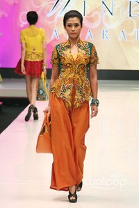 Jakarta, Indonesia - 17 Mei. Arie Goje Lestari. Denpasar Endek. Jakarta Fashion & Food Festival 2013 at Grand Ballroom Harris Hotel. Kelapa Gading. 17 Mei 2013. Jakarta. [Foto: Mohammad Abduh/Wolipop]