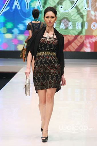 Jakarta, Indonesia - 17 Mei. Jaya Sugita WH Fashion. Denpasar Endek. Jakarta Fashion & Food Festival 2013 at Grand Ballroom Harris Hotel. Kelapa Gading. 17 Mei 2013. Jakarta. [Foto: Mohammad Abduh/Wolipop]