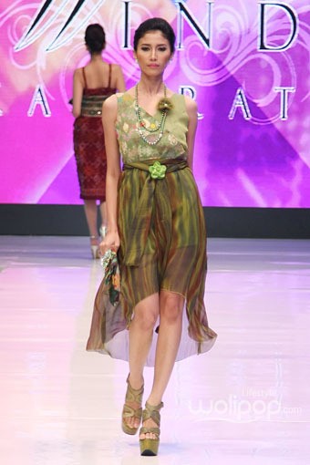 Jakarta, Indonesia - 17 Mei. Jaya Sugita WH Fashion. Denpasar Endek. Jakarta Fashion & Food Festival 2013 at Grand Ballroom Harris Hotel. Kelapa Gading. 17 Mei 2013. Jakarta. [Foto: Mohammad Abduh/Wolipop]