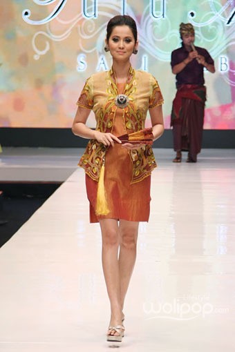 Jakarta, Indonesia - 17 Mei. Putu Anom Sari Kebaya. Denpasar Endek. Jakarta Fashion & Food Festival 2013 at Grand Ballroom Harris Hotel. Kelapa Gading. 17 Mei 2013. Jakarta. [Foto: Mohammad Abduh/Wolipop]