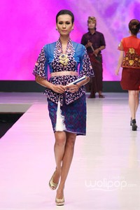 Jakarta, Indonesia - 17 Mei. Putu Anom Sari Kebaya. Denpasar Endek. Jakarta Fashion & Food Festival 2013 at Grand Ballroom Harris Hotel. Kelapa Gading. 17 Mei 2013. Jakarta. [Foto: Mohammad Abduh/Wolipop]