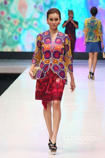 Jakarta, Indonesia - 17 Mei. Putu Anom Sari Kebaya. Denpasar Endek. Jakarta Fashion & Food Festival 2013 at Grand Ballroom Harris Hotel. Kelapa Gading. 17 Mei 2013. Jakarta. [Foto: Mohammad Abduh/Wolipop]