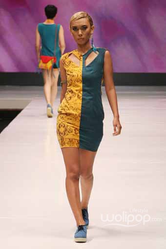 Jakarta, Indonesia - 17 Mei. Dewi Estede Balikyut. Denpasar Endek. Jakarta Fashion & Food Festival 2013 at Grand Ballroom Harris Hotel. Kelapa Gading. 17 Mei 2013. Jakarta. [Foto: Mohammad Abduh/Wolipop]