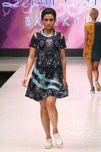 Jakarta, Indonesia - 17 Mei. Dewi Estede Balikyut. Denpasar Endek. Jakarta Fashion & Food Festival 2013 at Grand Ballroom Harris Hotel. Kelapa Gading. 17 Mei 2013. Jakarta. [Foto: Mohammad Abduh/Wolipop]