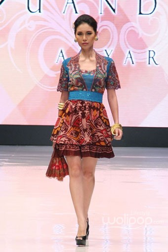 Jakarta, Indonesia - 17 Mei. Juan Dewi Anyar. Denpasar Endek. Jakarta Fashion & Food Festival 2013 at Grand Ballroom Harris Hotel. Kelapa Gading. 17 Mei 2013. Jakarta. [Foto: Mohammad Abduh/Wolipop]