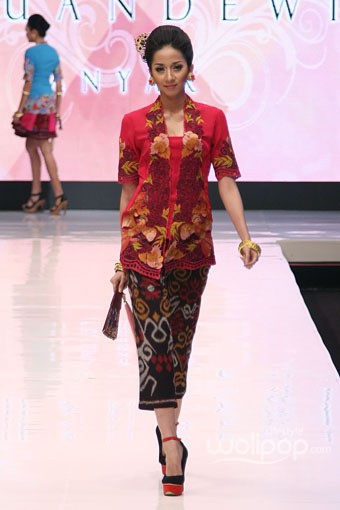 Jakarta, Indonesia - 17 Mei. Juan Dewi Anyar. Denpasar Endek. Jakarta Fashion & Food Festival 2013 at Grand Ballroom Harris Hotel. Kelapa Gading. 17 Mei 2013. Jakarta. [Foto: Mohammad Abduh/Wolipop]