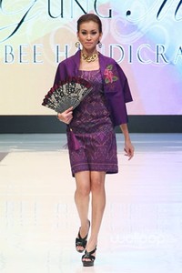 Jakarta, Indonesia - 17 Mei. Niki Putra Niki Sri Embroidery. Denpasar Endek. Jakarta Fashion & Food Festival 2013 at Grand Ballroom Harris Hotel. Kelapa Gading. 17 Mei 2013. Jakarta. [Foto: Mohammad Abduh/Wolipop]