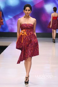 Jakarta, Indonesia - 17 Mei. Desi Aryani Tenun Ikat Tri Kerti. Denpasar Endek. Jakarta Fashion & Food Festival 2013 at Grand Ballroom Harris Hotel. Kelapa Gading. 17 Mei 2013. Jakarta. [Foto: Mohammad Abduh/Wolipop]