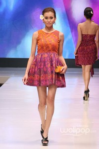 Jakarta, Indonesia - 17 Mei. Desi Aryani Tenun Ikat Tri Kerti. Denpasar Endek. Jakarta Fashion & Food Festival 2013 at Grand Ballroom Harris Hotel. Kelapa Gading. 17 Mei 2013. Jakarta. [Foto: Mohammad Abduh/Wolipop]