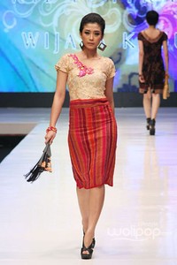 Jakarta, Indonesia - 17 Mei. Frida Citra Dewi Wijaya Kusuma. Denpasar Endek. Jakarta Fashion & Food Festival 2013 at Grand Ballroom Harris Hotel. Kelapa Gading. 17 Mei 2013. Jakarta. [Foto: Mohammad Abduh/Wolipop]